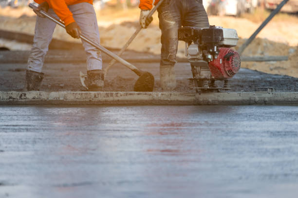 Best Concrete Sidewalk Installation  in Bellefontaine Neighbors, MO