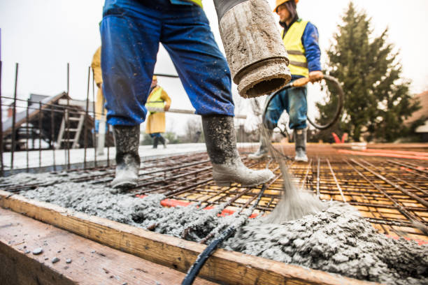 Best Concrete Driveway Installation  in Bellefontaine Neighbors, MO